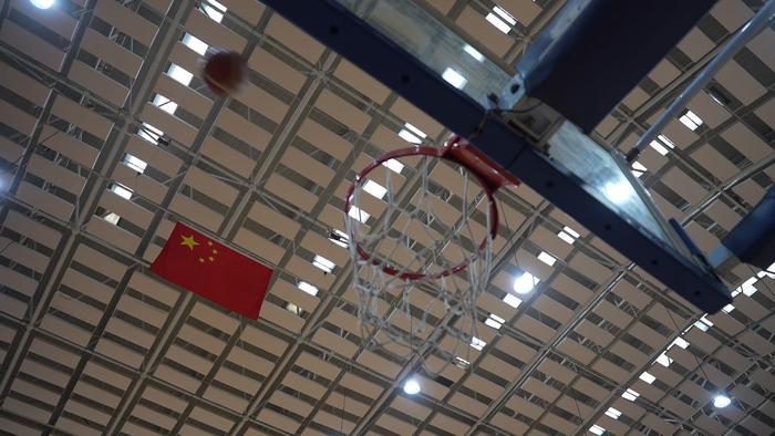 刻苦训练篮球时如何避免受伤的建议_0